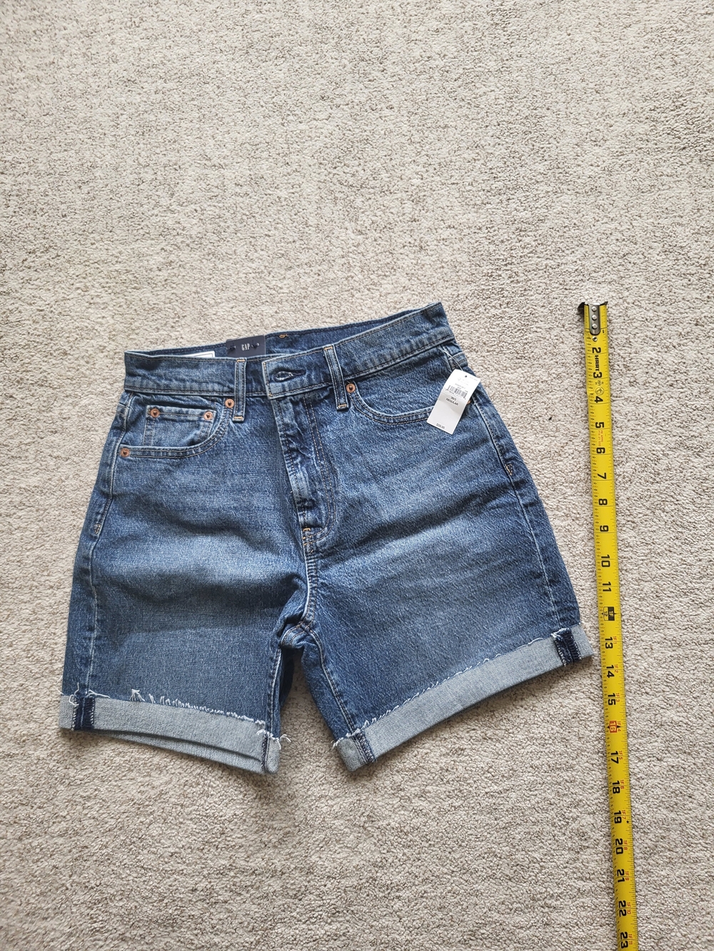 NWT.  Gap Cheeky Midi Short High Rise